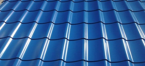Aluminum profiled sheets in the form of roof tiles